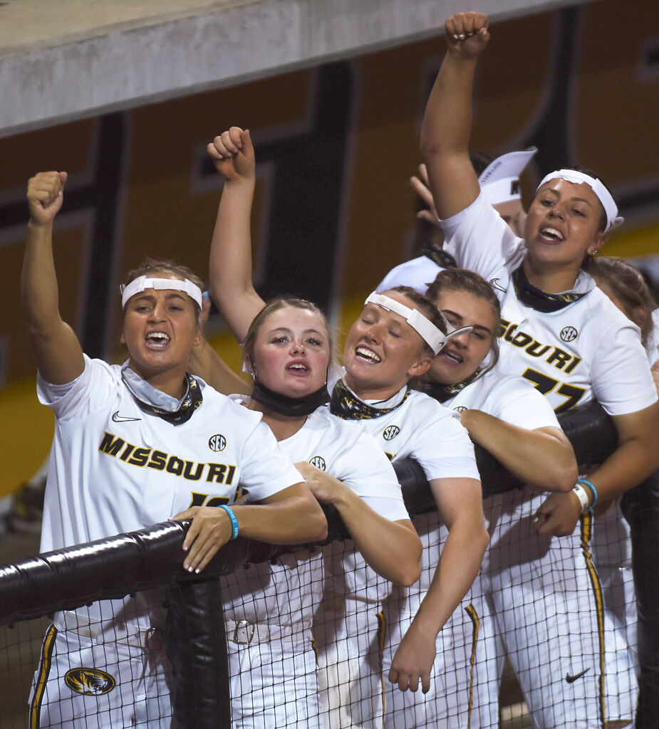 Missouri teammates chant "M-I-Z" to the crowd